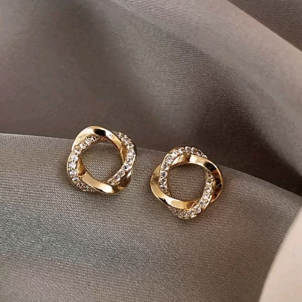 Champagne Gold Geometric Textured Earrings